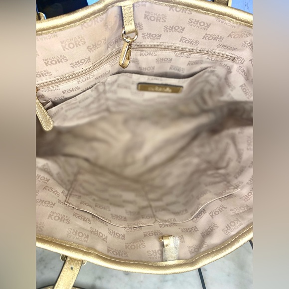 MICHAEL KORS Limited Edition Hearts Jet Set Travel Carryall Tote - Picture 13 of 15